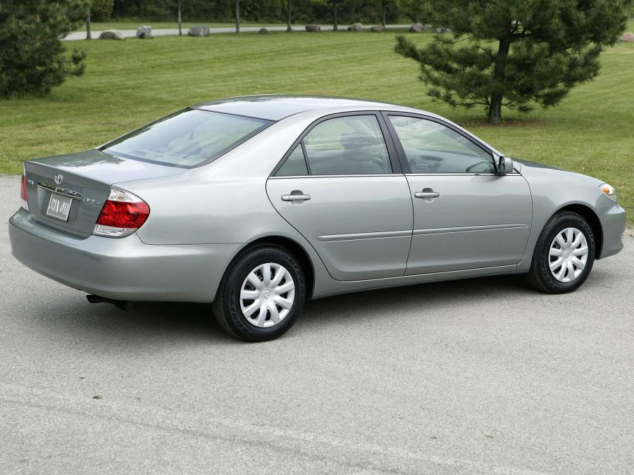  Toyota Camry LE 2004 года  (US) (фото 2 из 10)